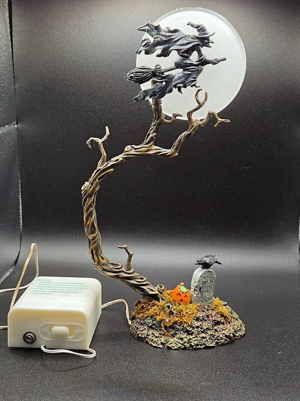 Witch by the Light of the Moon Dept 56 Halloween Village 52879 Works! w/ Box